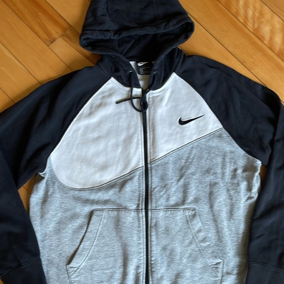 Nike Sportswear Hoodie - Picture 2 of 4